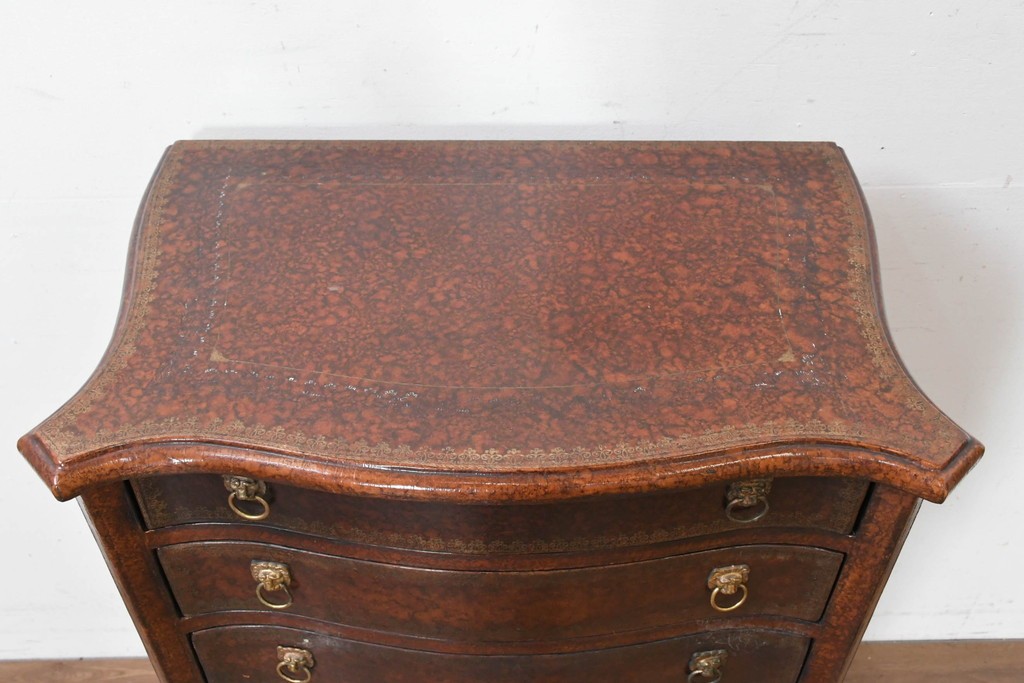 中古　MAITLAND SMITH(メートランドスミス)　レザー張り　曲線とクラシカルな意匠が上品なチェスト　定価約120万円　(R-090086)
