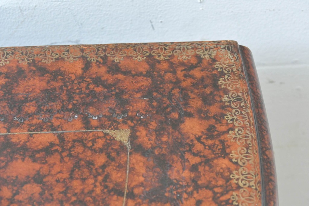 中古　MAITLAND SMITH(メートランドスミス)　レザー張り　曲線とクラシカルな意匠が上品なチェスト　定価約120万円　(R-090086)
