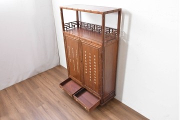 ヴィンテージ家具　1980年頃　花梨(カリン)材 　漢詩と花文様の象嵌入り飾り棚　(R-090089)