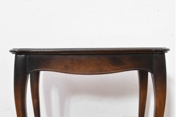 和製ヴィンテージ　1970年から1980年頃　ナラ材・カバ材　優美な佇まいのアンティーク調サイドテーブル　(R-090094)