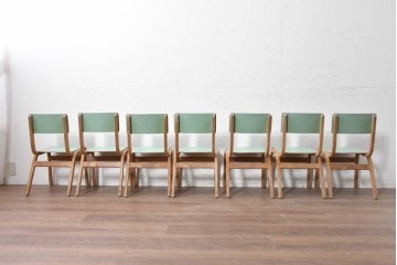 【簡易リペア限定品】　イギリスヴィンテージ　スタッキングできる淡いグリーンカラーのスクールチェア7脚セット　(R-090096)
