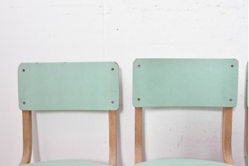 【簡易リペア限定品】　イギリスヴィンテージ　スタッキングできる淡いグリーンカラーのスクールチェア7脚セット　(R-090096)