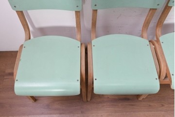 【簡易リペア限定品】　イギリスヴィンテージ　スタッキングできる淡いグリーンカラーのスクールチェア7脚セット　(R-090096)