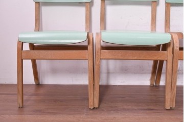 【簡易リペア限定品】　イギリスヴィンテージ　スタッキングできる淡いグリーンカラーのスクールチェア7脚セット　(R-090096)