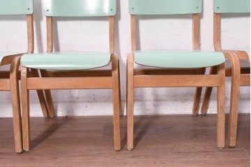 【簡易リペア限定品】　イギリスヴィンテージ　スタッキングできる淡いグリーンカラーのスクールチェア7脚セット　(R-090096)