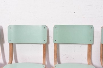 【簡易リペア限定品】　イギリスヴィンテージ　スタッキングできる淡いグリーンカラーのスクールチェア6脚セット　(R-090097)