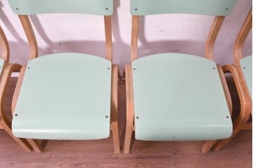 【簡易リペア限定品】　イギリスヴィンテージ　スタッキングできる淡いグリーンカラーのスクールチェア6脚セット　(R-090097)
