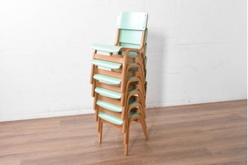 【簡易リペア限定品】　イギリスヴィンテージ　スタッキングできる淡いグリーンカラーのスクールチェア6脚セット　(R-090097)