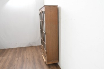 和製ヴィンテージ　神戸洋家具　ナラ材　模様入り型板ガラス扉が目を引くブックケース　(R-090100)