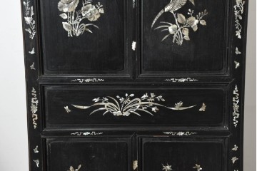中国アンティーク　1940年頃　高級品!　紫檀(シタン)材　中国伝統の螺鈿細工が華やかなキャビネット　(R-090105)