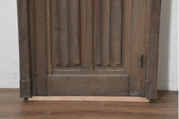 イギリスアンティーク建具　オーク材　荘厳なゴシック様式の意匠をまとった枠付きドア1枚　(R-090107)