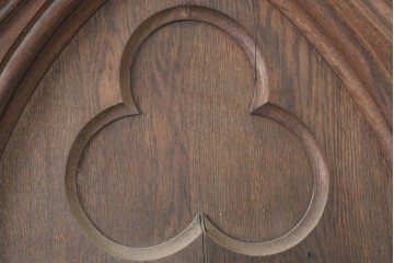イギリスアンティーク建具　オーク材　荘厳なゴシック様式の意匠をまとった枠付きドア1枚　(R-090107)