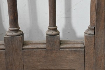 イギリスアンティーク建具　オーク材　荘厳なゴシック様式の意匠をまとった枠付きドア1枚　(R-090107)