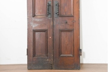 イギリスアンティーク建具　1920年頃　縦長のパネルデザインが印象的な両開きドア2枚(1対)セット　(R-090108)