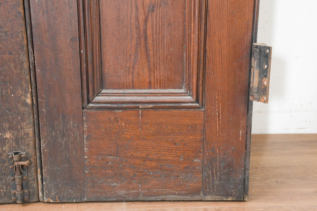 イギリスアンティーク建具　1920年頃　縦長のパネルデザインが印象的な両開きドア2枚(1対)セット　(R-090108)