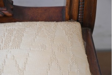 中古　MAITLAND SMITH(メートランドスミス)　マホガニー材　繊細な彫刻意匠と猫脚が優雅なチェア　(R-090110)