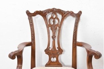 中古　MAITLAND SMITH(メートランドスミス)　マホガニー材　繊細な彫刻意匠と猫脚が優雅なアームチェア　(R-090111)