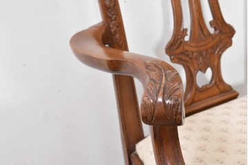 中古　MAITLAND SMITH(メートランドスミス)　マホガニー材　繊細な彫刻意匠と猫脚が優雅なアームチェア　(R-090111)