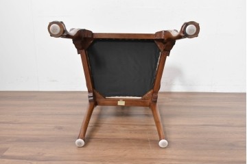 中古　MAITLAND SMITH(メートランドスミス)　マホガニー材　繊細な彫刻意匠と猫脚が優雅なアームチェア　(R-090111)