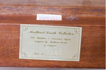 中古　MAITLAND SMITH(メートランドスミス)　マホガニー材　繊細な彫刻意匠と猫脚が優雅なアームチェア　(R-090111)