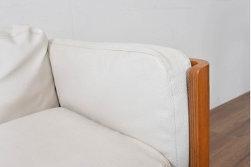 和製ヴィンテージ　レザー・欅材　天童木工　剣持勇デザイン　Haco(ハコ)　成形合板の箱型フレームが美しい3人掛けソファ　現行定価約110万円　(R-090114)