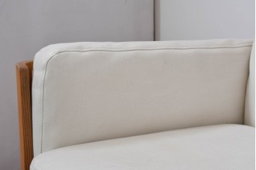 和製ヴィンテージ　レザー・欅材　天童木工　剣持勇デザイン　Haco(ハコ)　成形合板の箱型フレームが美しい3人掛けソファ　現行定価約110万円　(R-090114)