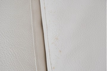 和製ヴィンテージ　レザー・欅材　天童木工　剣持勇デザイン　Haco(ハコ)　成形合板の箱型フレームが美しい3人掛けソファ　現行定価約110万円　(R-090114)