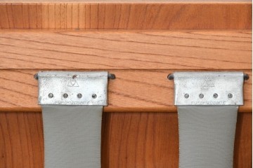 和製ヴィンテージ　レザー・欅材　天童木工　剣持勇デザイン　Haco(ハコ)　成形合板の箱型フレームが美しい3人掛けソファ　現行定価約110万円　(R-090114)