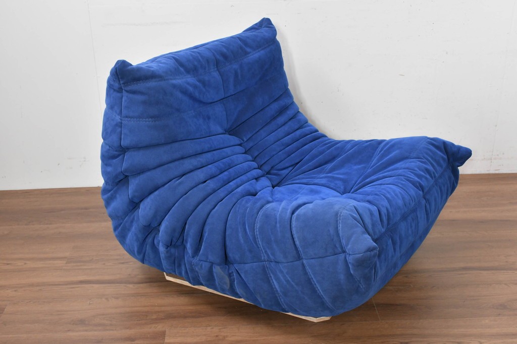 新古　未使用保管品　ligne roset(リーン・ロゼ)　ROSETTOGO(ロゼトーゴ)　鮮やかなブルーと包み込むようなフォルムが印象的な1人掛けソファ　(R-090115)