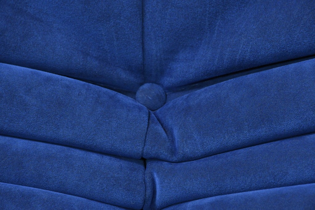新古　未使用保管品　ligne roset(リーン・ロゼ)　ROSETTOGO(ロゼトーゴ)　鮮やかなブルーと包み込むようなフォルムが印象的な1人掛けソファ　(R-090115)