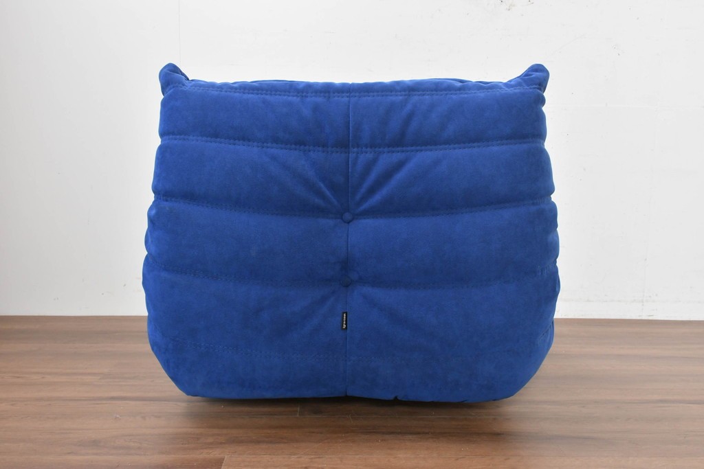 新古　未使用保管品　ligne roset(リーン・ロゼ)　ROSETTOGO(ロゼトーゴ)　鮮やかなブルーと包み込むようなフォルムが印象的な1人掛けソファ　(R-090115)