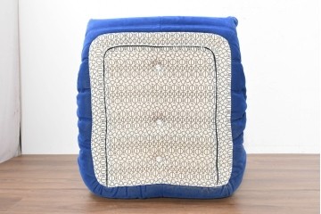 新古　未使用保管品　ligne roset(リーン・ロゼ)　ROSETTOGO(ロゼトーゴ)　鮮やかなブルーと包み込むようなフォルムが印象的な1人掛けソファ　(R-090115)