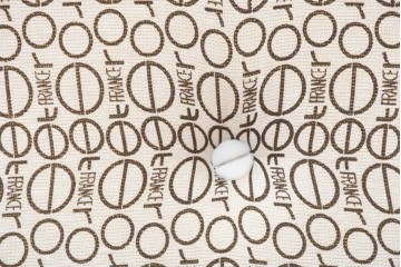 新古　未使用保管品　ligne roset(リーン・ロゼ)　ROSETTOGO(ロゼトーゴ)　鮮やかなブルーと包み込むようなフォルムが印象的な1人掛けソファ　(R-090115)