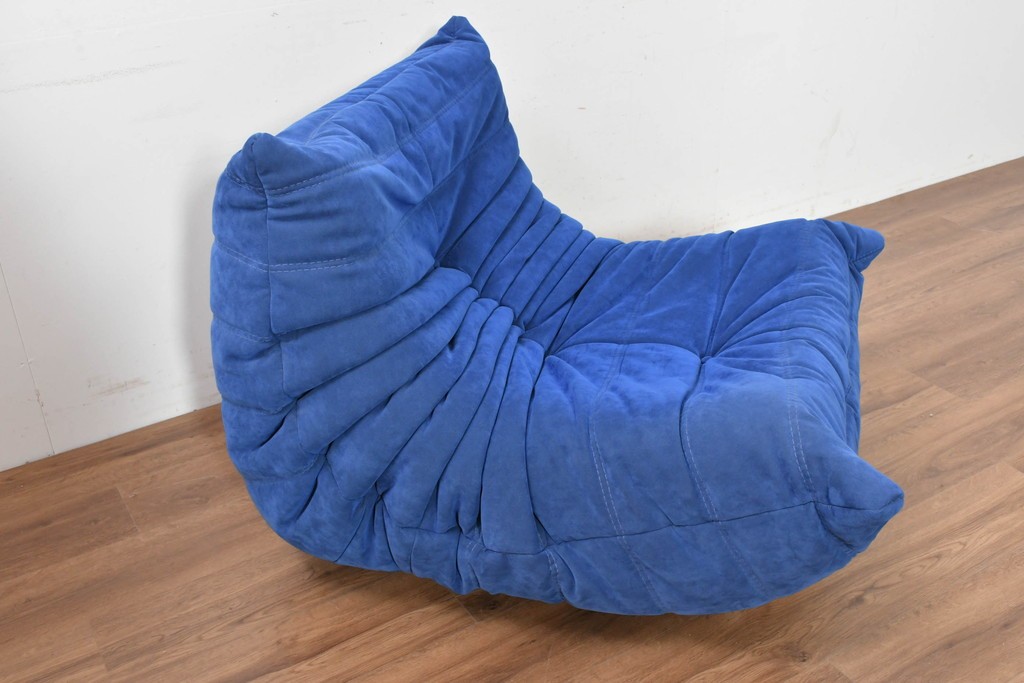 新古　未使用保管品　ligne roset(リーン・ロゼ)　ROSETTOGO(ロゼトーゴ)　鮮やかなブルーと包み込むようなフォルムが印象的な1人掛けソファ　(R-090116)