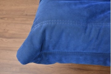 新古　未使用保管品　ligne roset(リーン・ロゼ)　ROSETTOGO(ロゼトーゴ)　鮮やかなブルーと包み込むようなフォルムが印象的な1人掛けソファ　(R-090116)