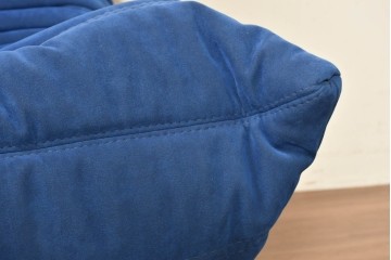新古　未使用保管品　ligne roset(リーン・ロゼ)　ROSETTOGO(ロゼトーゴ)　鮮やかなブルーと包み込むようなフォルムが印象的な1人掛けソファ　(R-090116)