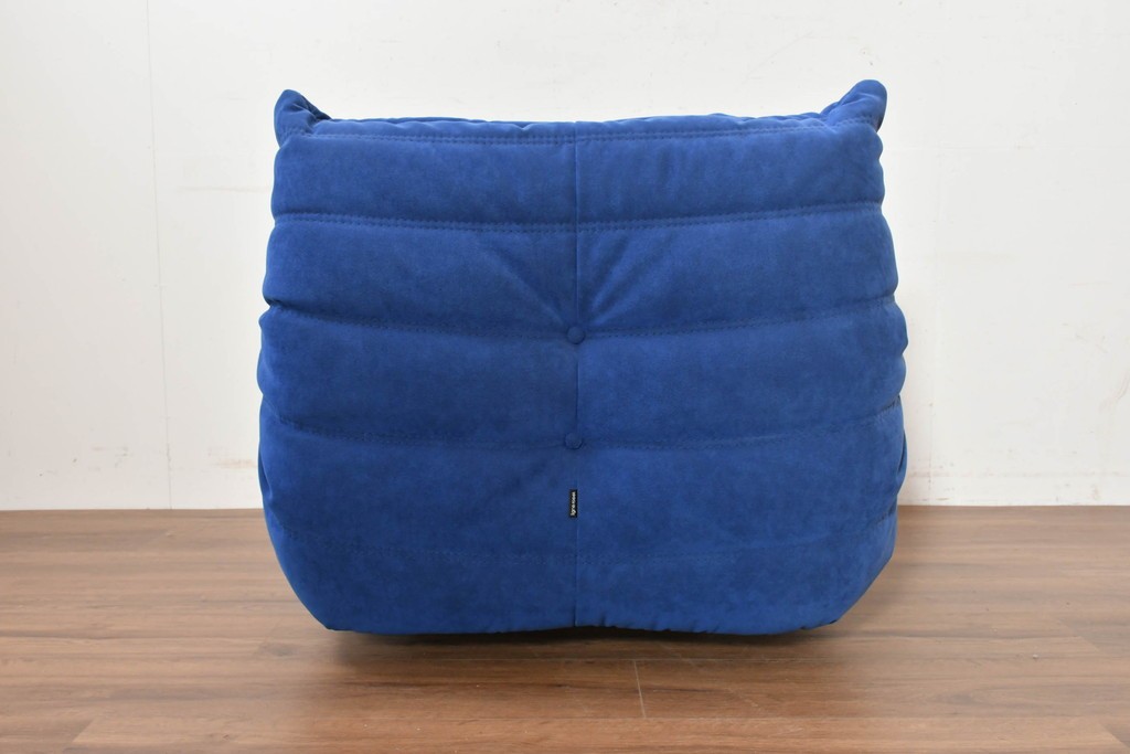 新古　未使用保管品　ligne roset(リーン・ロゼ)　ROSETTOGO(ロゼトーゴ)　鮮やかなブルーと包み込むようなフォルムが印象的な1人掛けソファ　(R-090116)