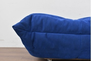 新古　未使用保管品　ligne roset(リーン・ロゼ)　ROSETTOGO(ロゼトーゴ)　鮮やかなブルーと包み込むようなフォルムが印象的なパフ　(R-090117)