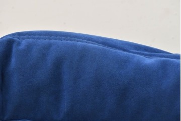 新古　未使用保管品　ligne roset(リーン・ロゼ)　ROSETTOGO(ロゼトーゴ)　鮮やかなブルーと包み込むようなフォルムが印象的なパフ　(R-090117)
