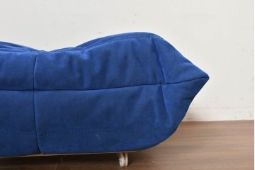 新古　未使用保管品　ligne roset(リーン・ロゼ)　ROSETTOGO(ロゼトーゴ)　鮮やかなブルーと包み込むようなフォルムが印象的なパフ　(R-090117)