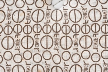 新古　未使用保管品　ligne roset(リーン・ロゼ)　ROSETTOGO(ロゼトーゴ)　鮮やかなブルーと包み込むようなフォルムが印象的なパフ　(R-090117)