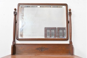 イギリスアンティーク　1920年頃　オーク材　人気の小振りサイズ!　可動式ミラーを備えたドレッシングチェスト　(R-090118)