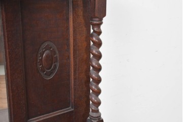 イギリスアンティーク　1920年頃　オーク材　ツイストレッグと面取りミラーが美しいミラーバックサイドボード　(R-090119)