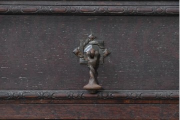 イギリスアンティーク　1920年頃　オーク材　ツイストレッグと面取りミラーが美しいミラーバックサイドボード　(R-090119)
