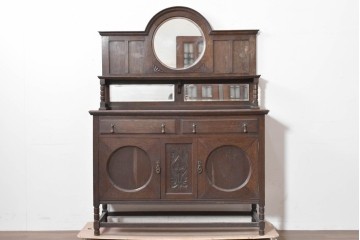 イギリスアンティーク　1920年頃　オーク材　かわいいデザイン!!　クラシカルなミラーバックサイドボード　(R-090122)