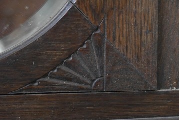 イギリスアンティーク　1920年頃　オーク材　かわいいデザイン!!　クラシカルなミラーバックサイドボード　(R-090122)