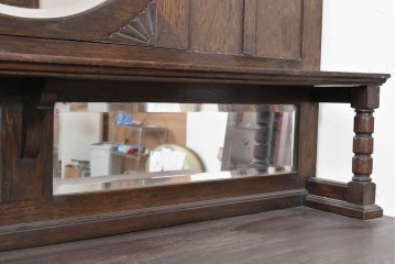 イギリスアンティーク　1920年頃　オーク材　かわいいデザイン!!　クラシカルなミラーバックサイドボード　(R-090122)