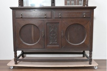 イギリスアンティーク　1920年頃　オーク材　かわいいデザイン!!　クラシカルなミラーバックサイドボード　(R-090122)