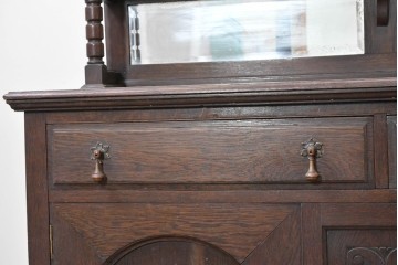 イギリスアンティーク　1920年頃　オーク材　かわいいデザイン!!　クラシカルなミラーバックサイドボード　(R-090122)