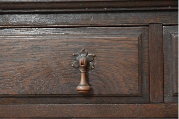 イギリスアンティーク　1920年頃　オーク材　かわいいデザイン!!　クラシカルなミラーバックサイドボード　(R-090122)